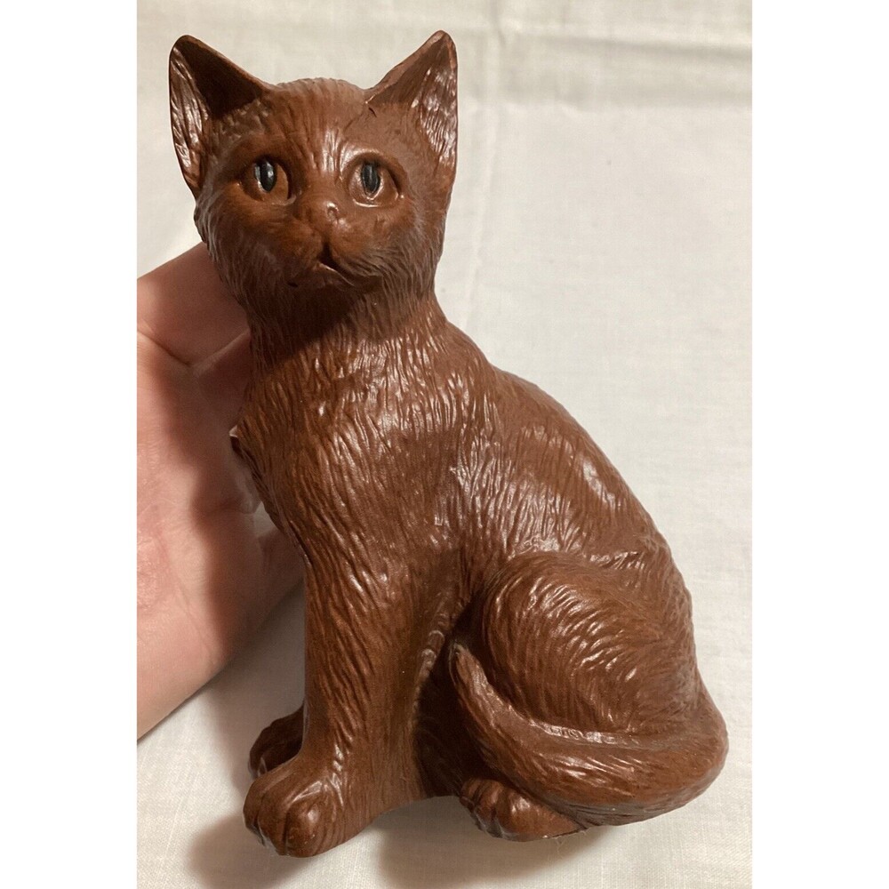Red Mill Mfg. Sitting Cat Figurine Composite Crushed Pecan Resin 6” Chocolate